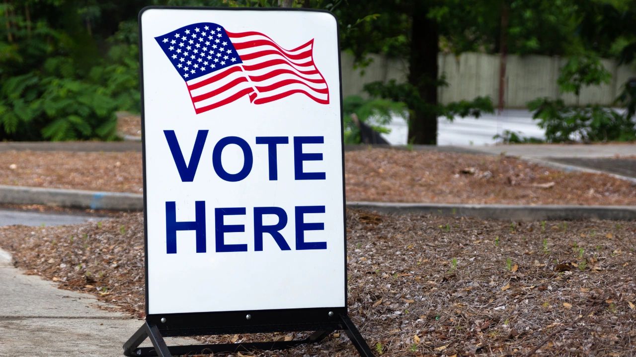 Outdoor sign says Vote Here